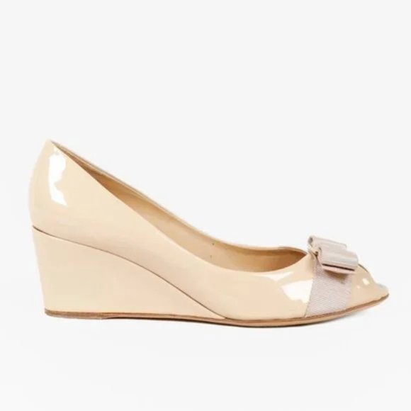 Salvatore Ferragamo Nude Patent Leather Sissi Bow Wedges - Picture 1 of 11